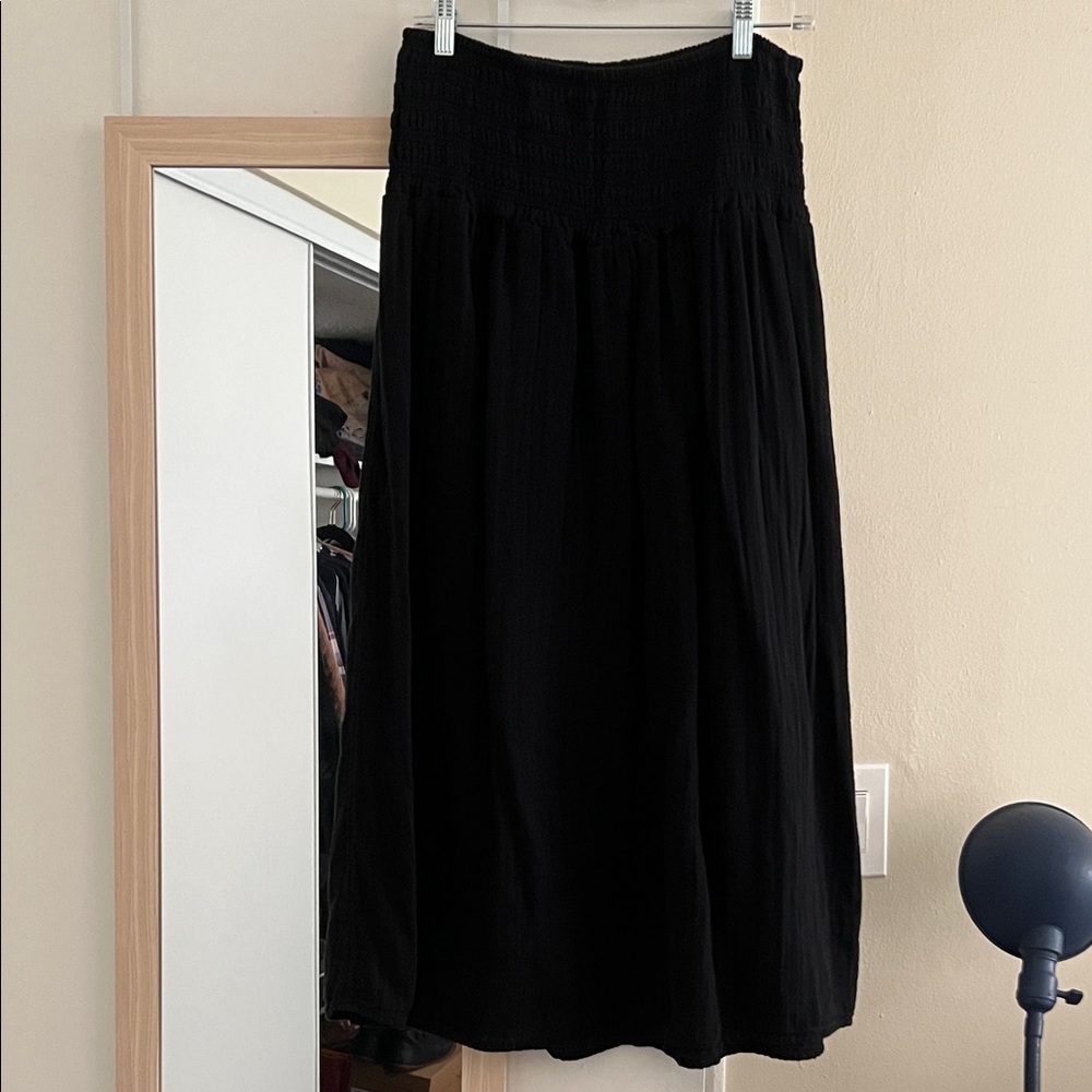 Old Navy Black Smocked-Waist Midi Skirt 🖤✔️